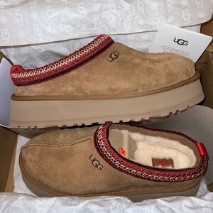 NWT. Ugg Tazz. Size 10.